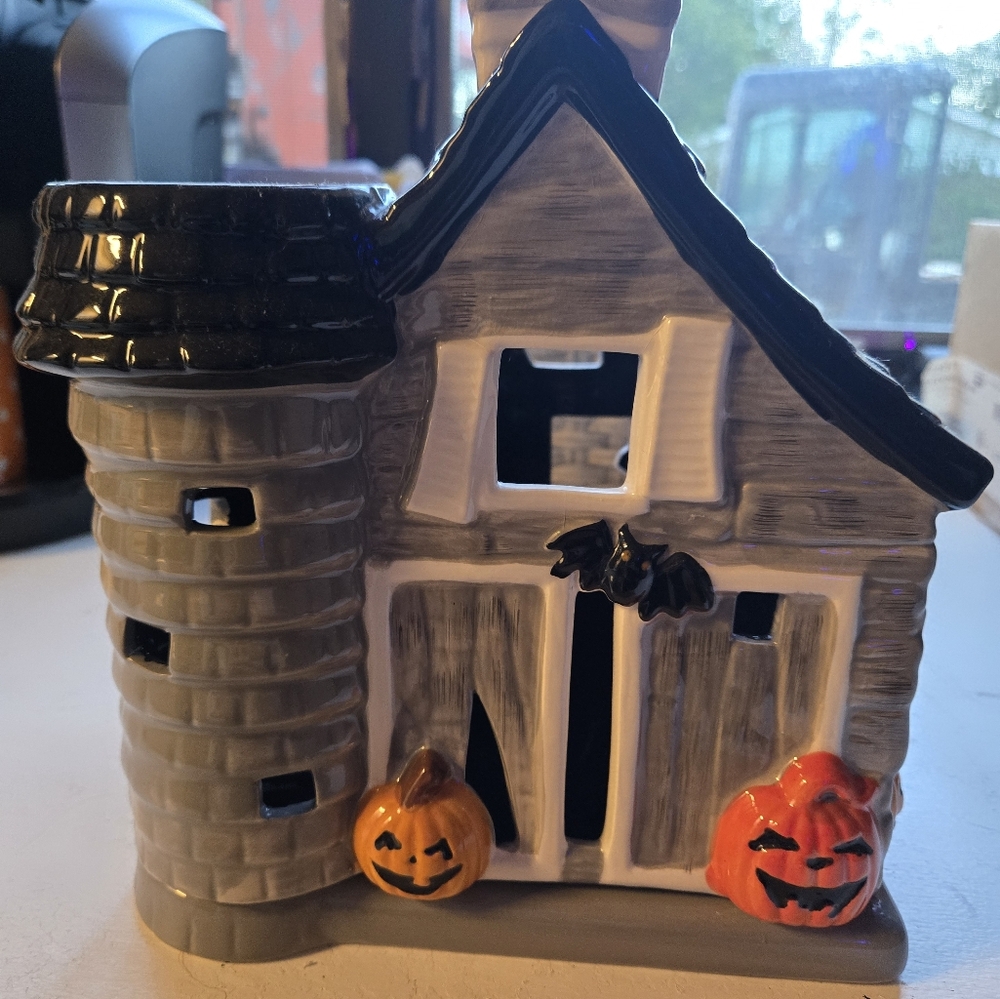 2013 Bath and Body Works Haunted Barn Luminary